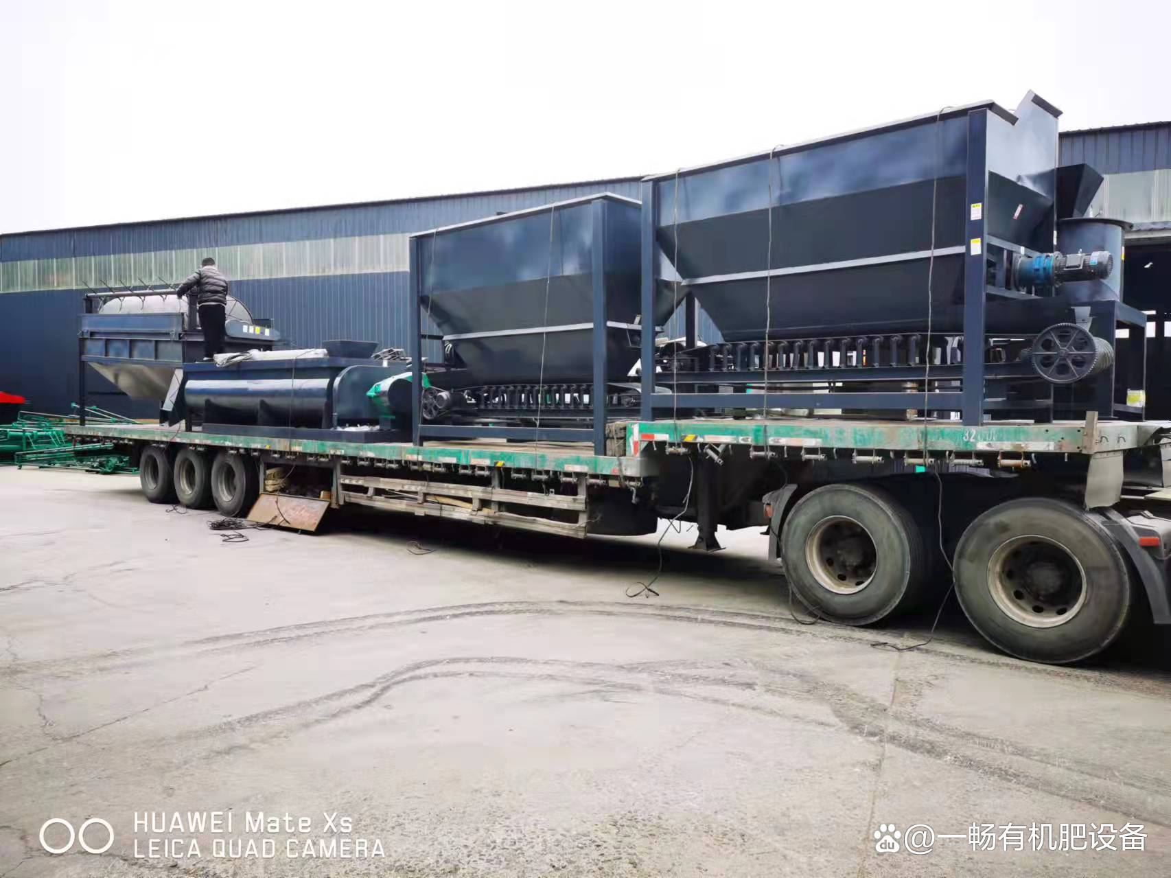 牛羊雞豬糞有機肥加工生產線 翻堆機在粉狀有機肥生產中的核心作用